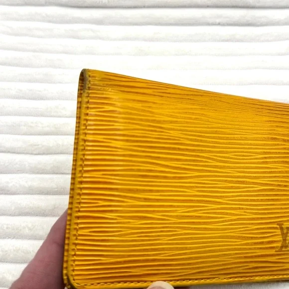 LOUIS VUITTON Card Holder M63209 Yellow - Picture 4 of 7
